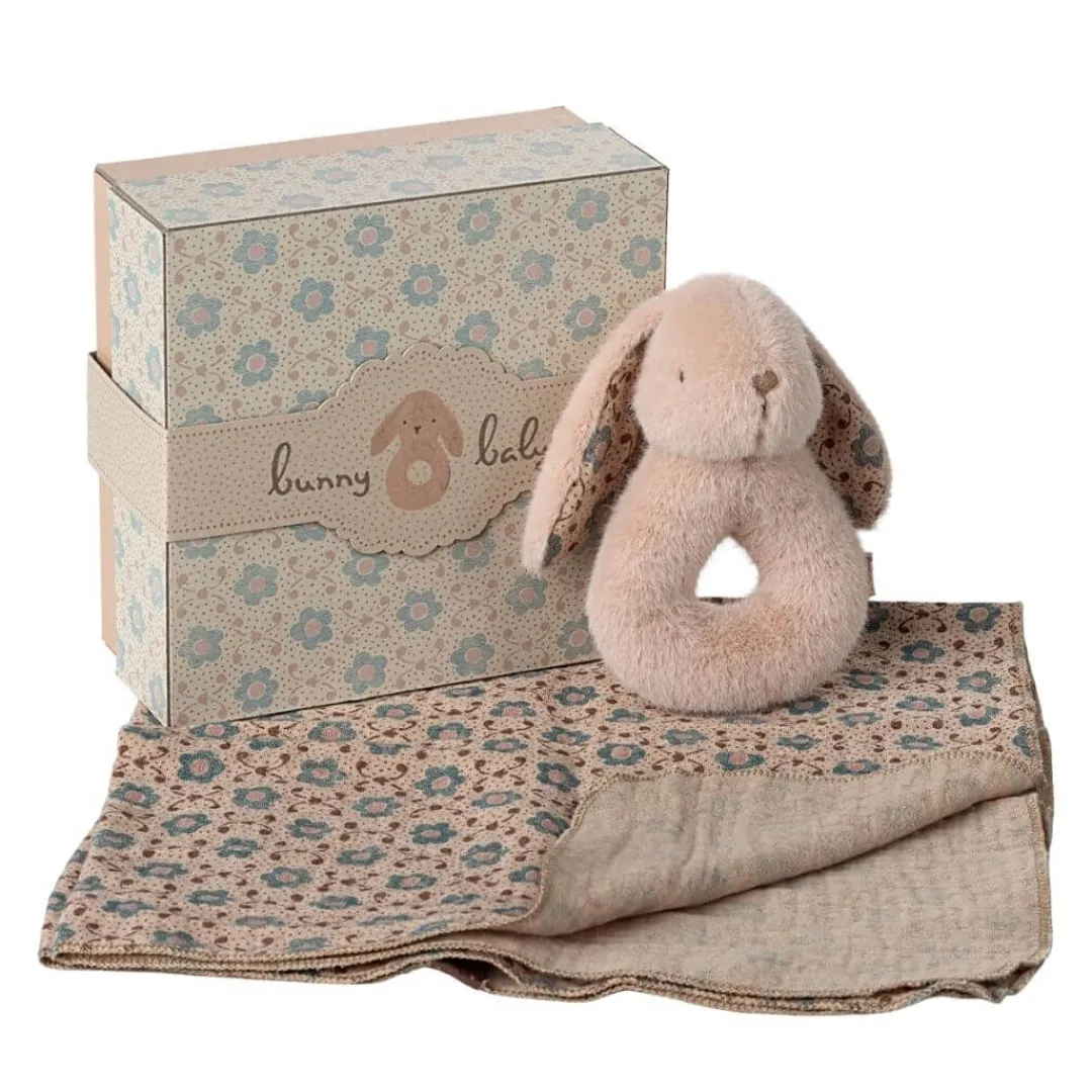 Maileg Maileg Collection|2 Years < Bunny Rattle Baby Gift Set - Powder