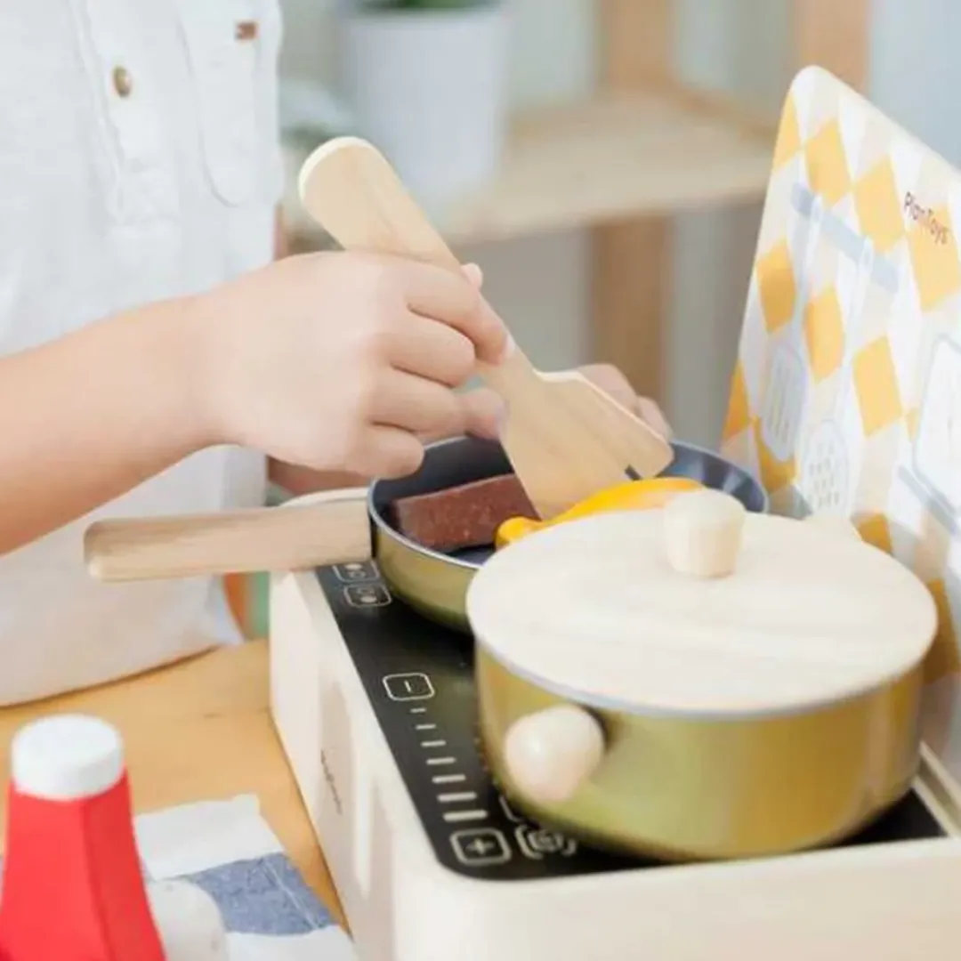 PlanToys Wooden Toys|4 Years < Cooking Utensils Set