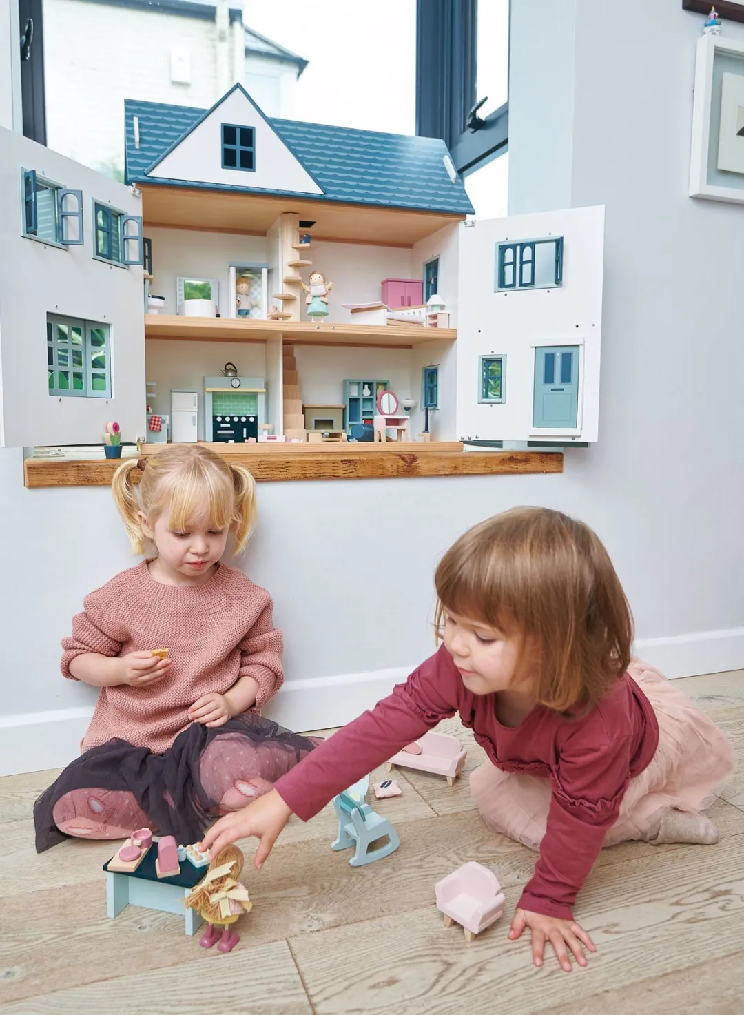 Tender Leaf Dollhouses|Wooden Toys < Dovetail House Wooden Dollhouse