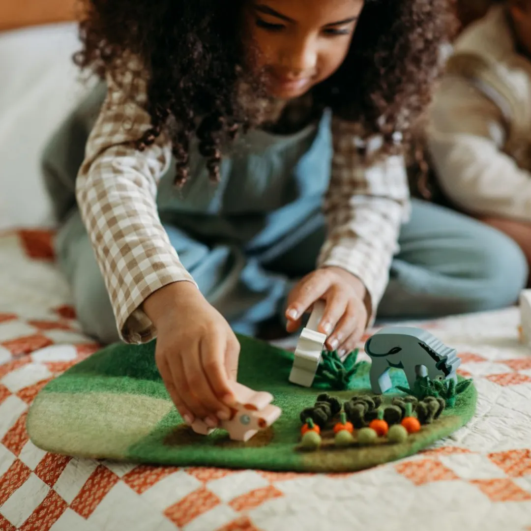 Tara Treasures Summer Nature Table|4 Years < Felted Farm Play Mat