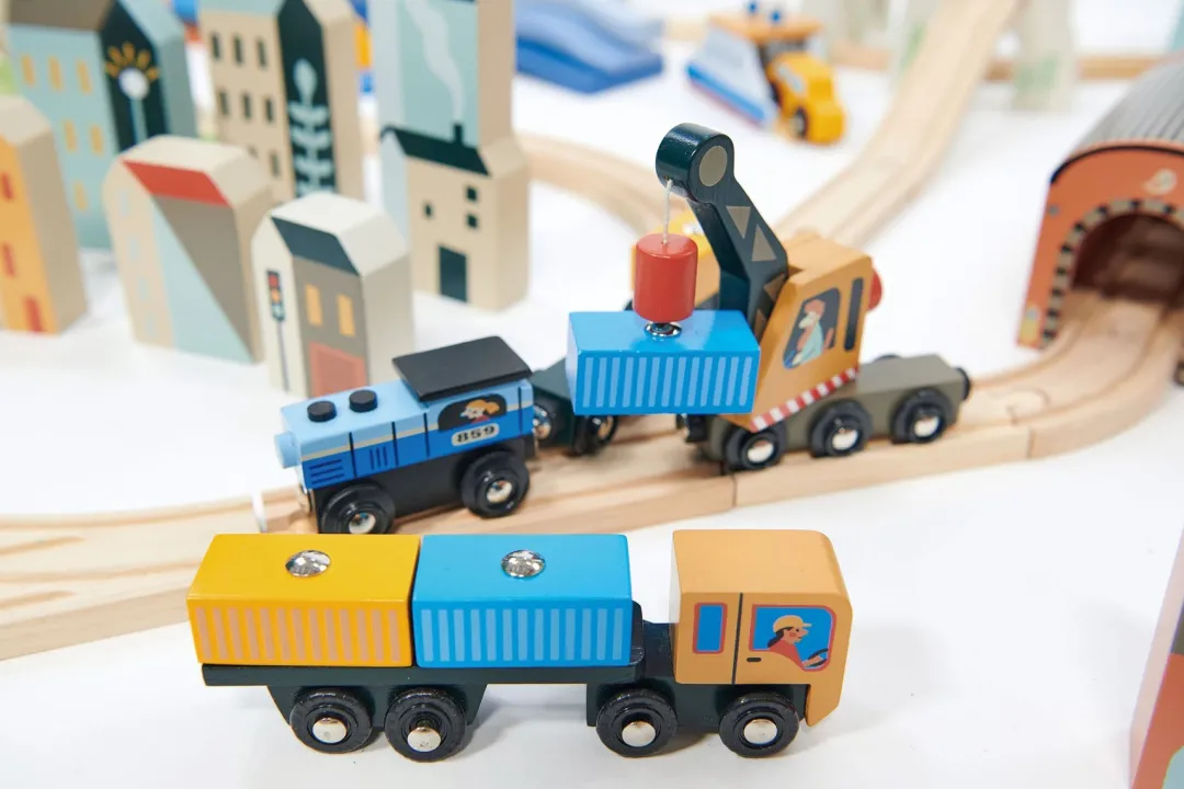 Tender Leaf 4 Years|3 Years < Mountain View Wooden Train Set