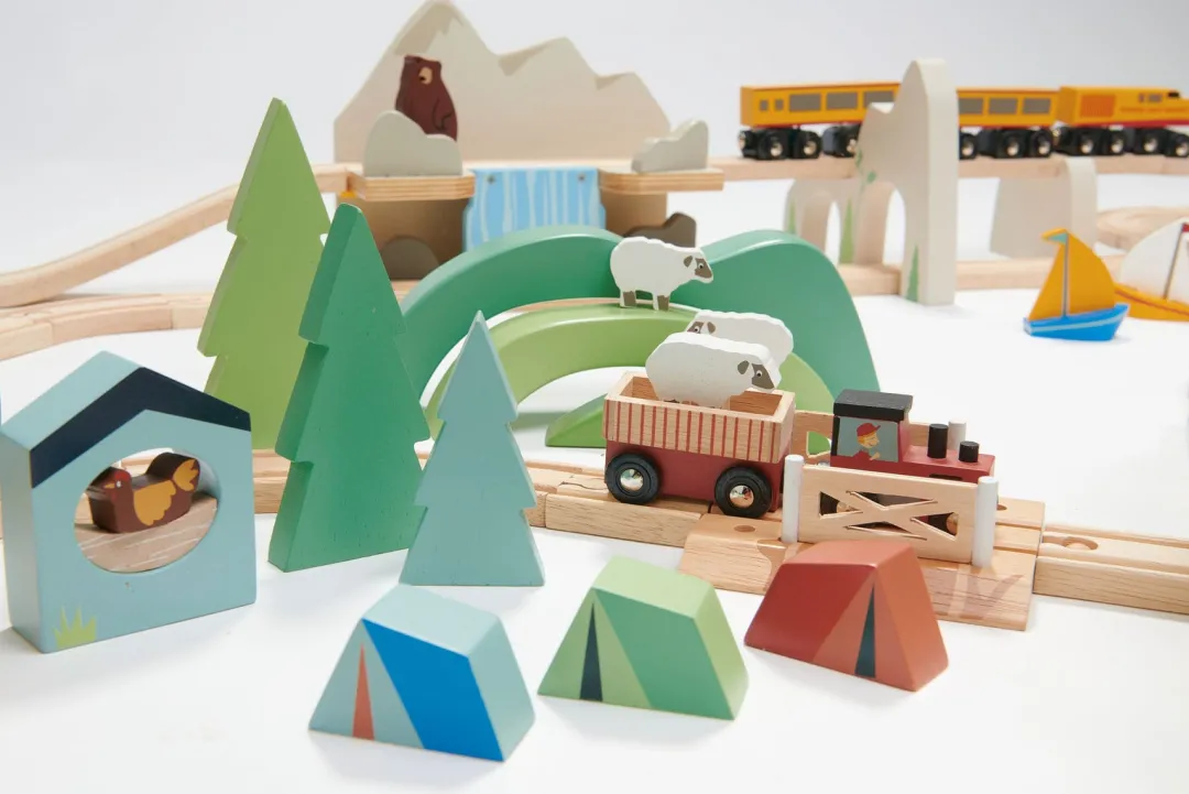 Tender Leaf 4 Years|3 Years < Mountain View Wooden Train Set