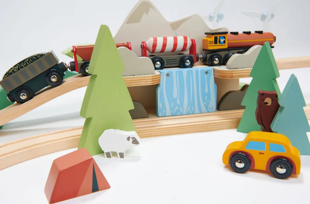 Tender Leaf 4 Years|3 Years < Mountain View Wooden Train Set