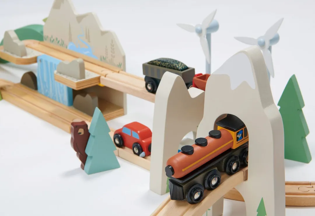 Tender Leaf 4 Years|3 Years < Mountain View Wooden Train Set
