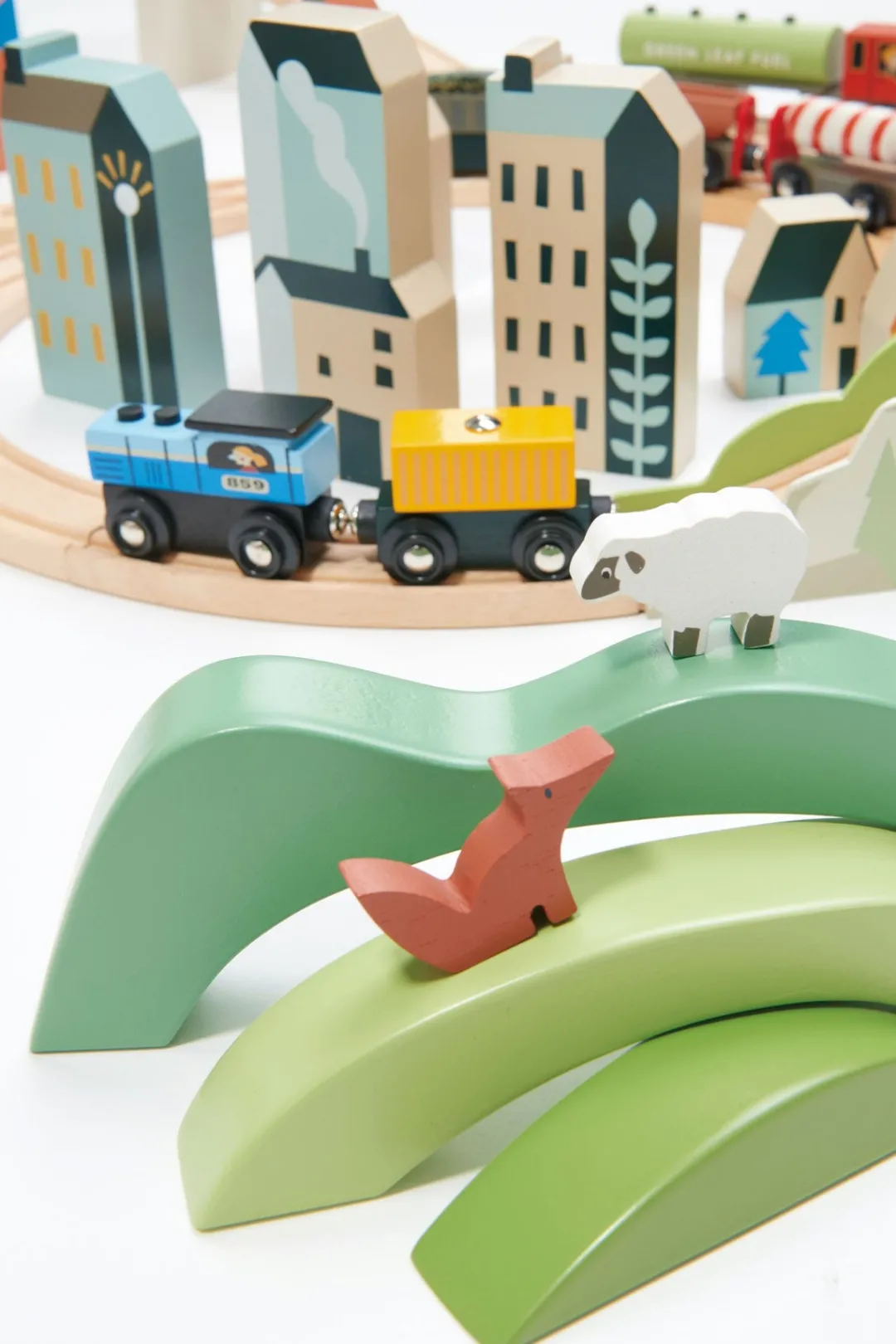 Tender Leaf 4 Years|3 Years < Mountain View Wooden Train Set
