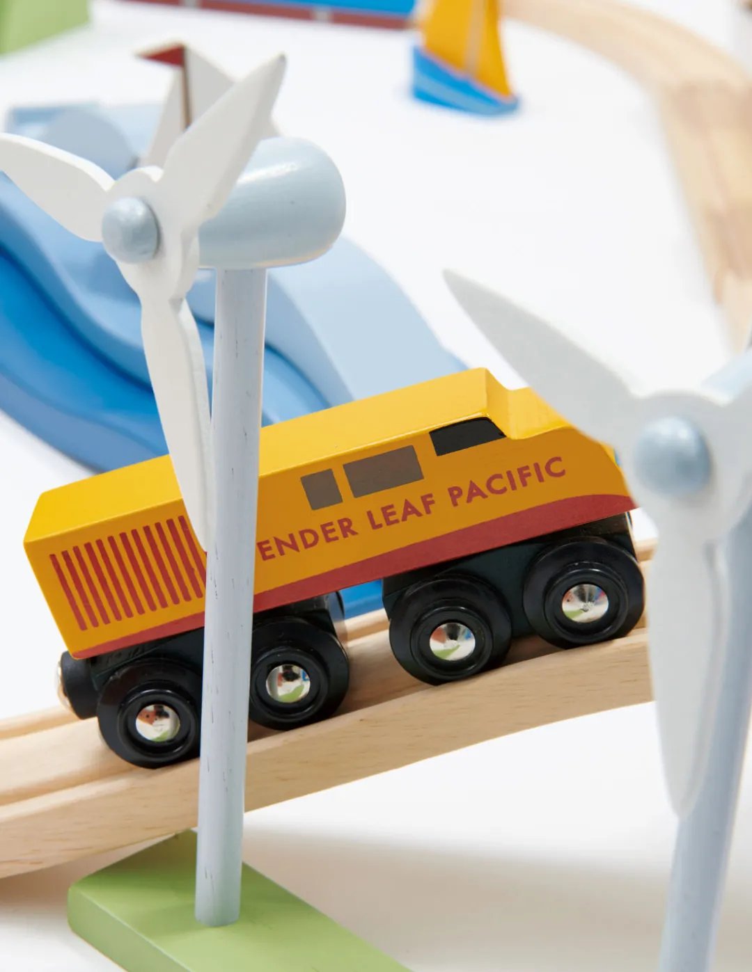 Tender Leaf 4 Years|3 Years < Mountain View Wooden Train Set