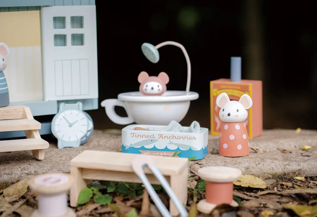 Tender Leaf Dollhouses|Wooden Toys < Secret Meadow Shepherd’s Hut