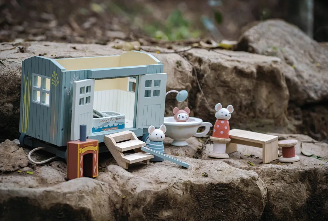 Tender Leaf Dollhouses|Wooden Toys < Secret Meadow Shepherd’s Hut
