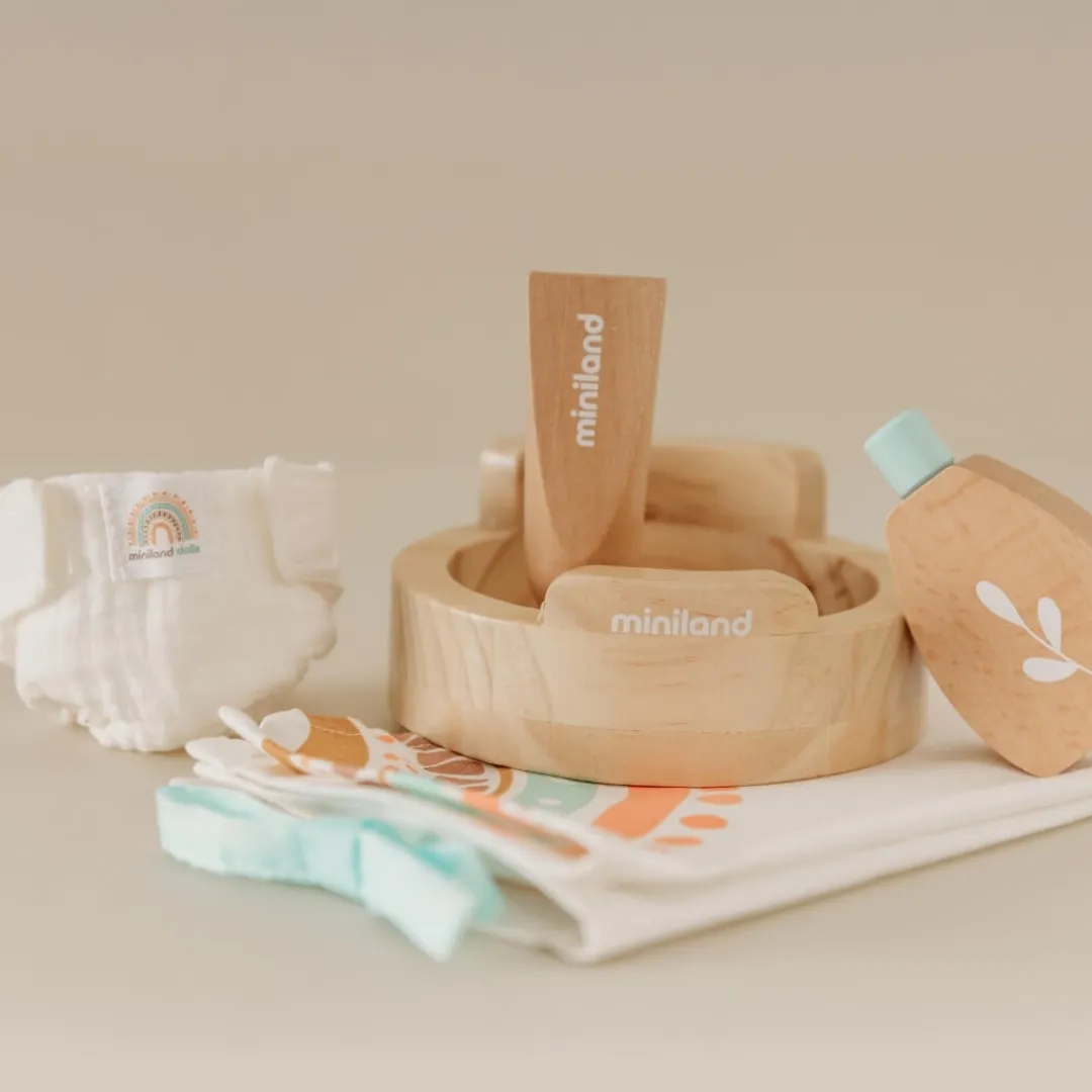 Miniland Dolls|2 Years < Wooden Doll Care Set