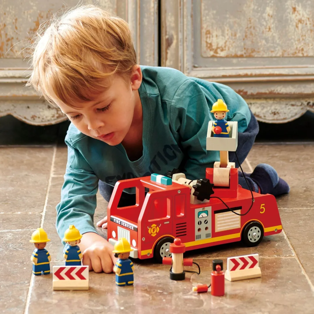 Tender Leaf 4 Years|3 Years < Wooden Fire Engine and Firefighter Play Set