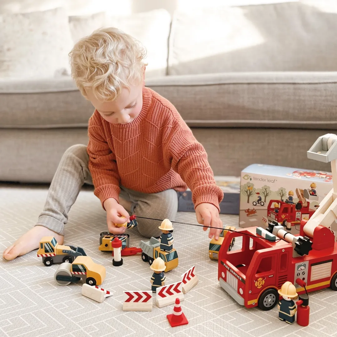Tender Leaf 4 Years|3 Years < Wooden Fire Engine and Firefighter Play Set